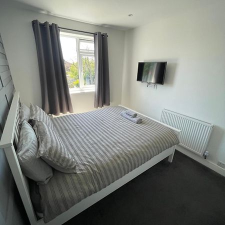 Va Home Stay - Close To Luton Airport, M1 & A505 Bagian luar foto
