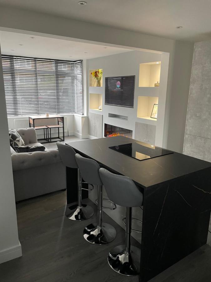 Va Home Stay - Close To Luton Airport, M1 & A505 Bagian luar foto