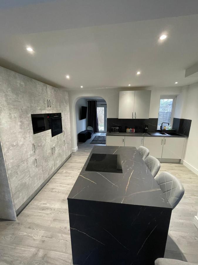 Va Home Stay - Close To Luton Airport, M1 & A505 Bagian luar foto